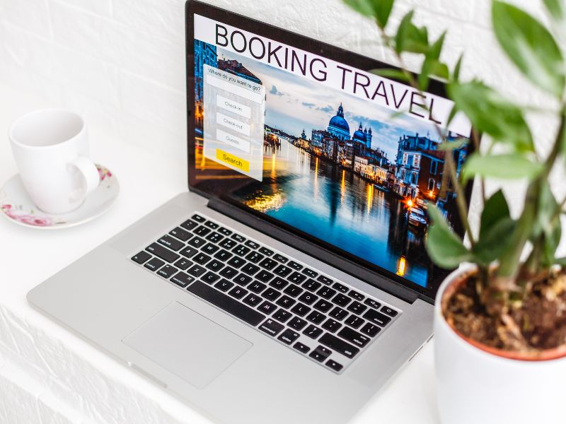 Tính năng tìm kiếm trên web du lịch giúp người dùng dễ dàng tìm kiếm thông tin